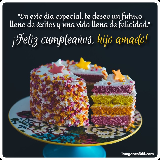 una tarjeta de cumpleaños con un trozo de tarta en un plato y mensaje de feliz cumpleaños para hijo.