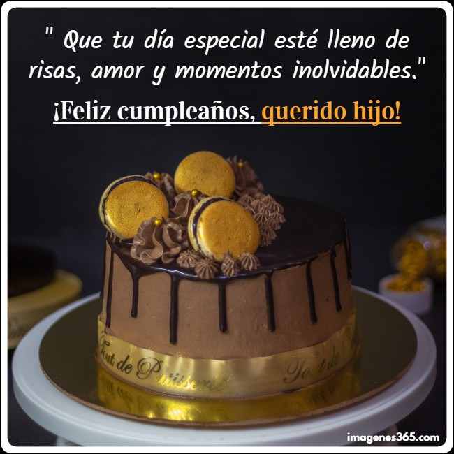 un pastel de chocolate con tres galletas encima y mensaje de feliz cumpleaños para un hijo.